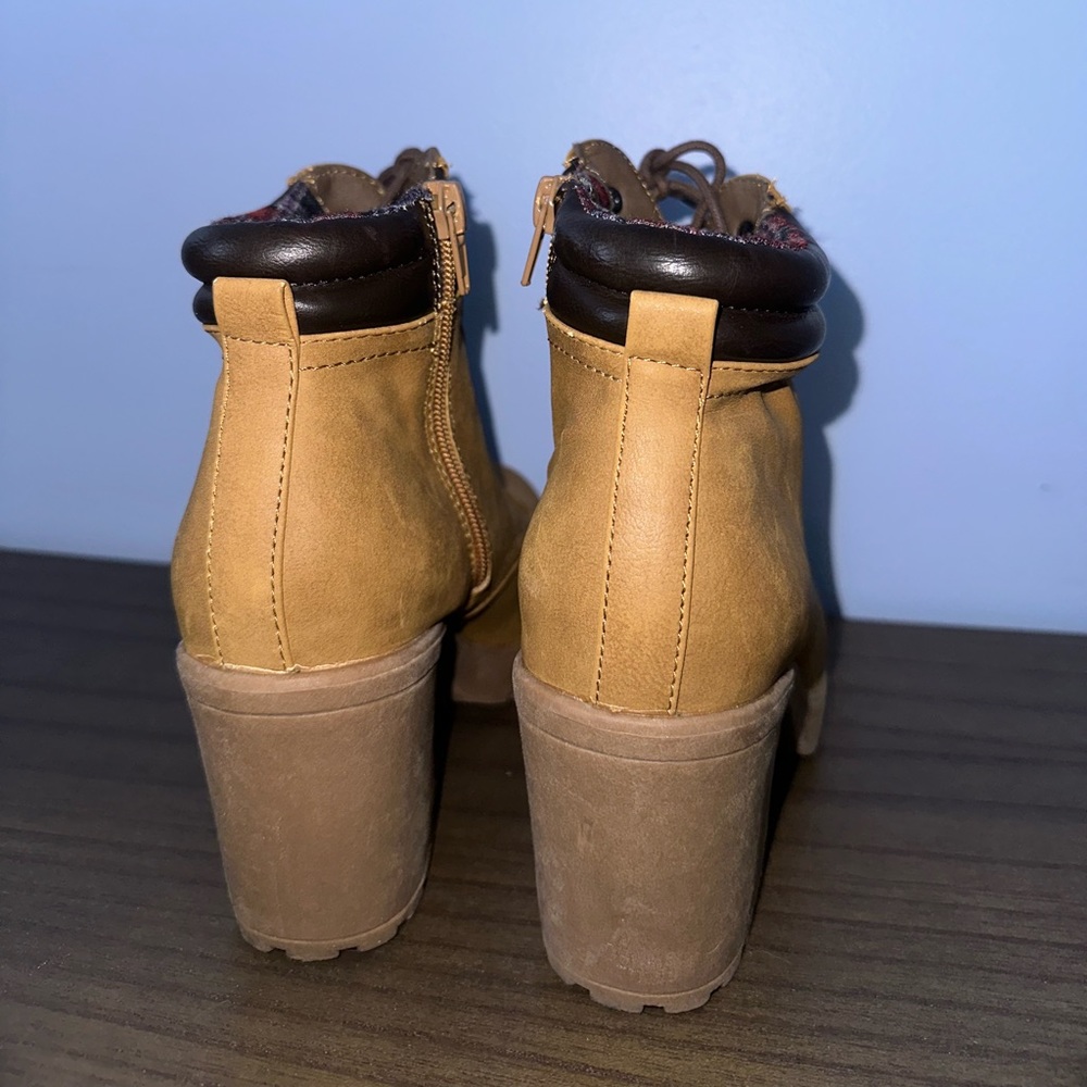 Work-Boot Heels - Picture 2 of 4